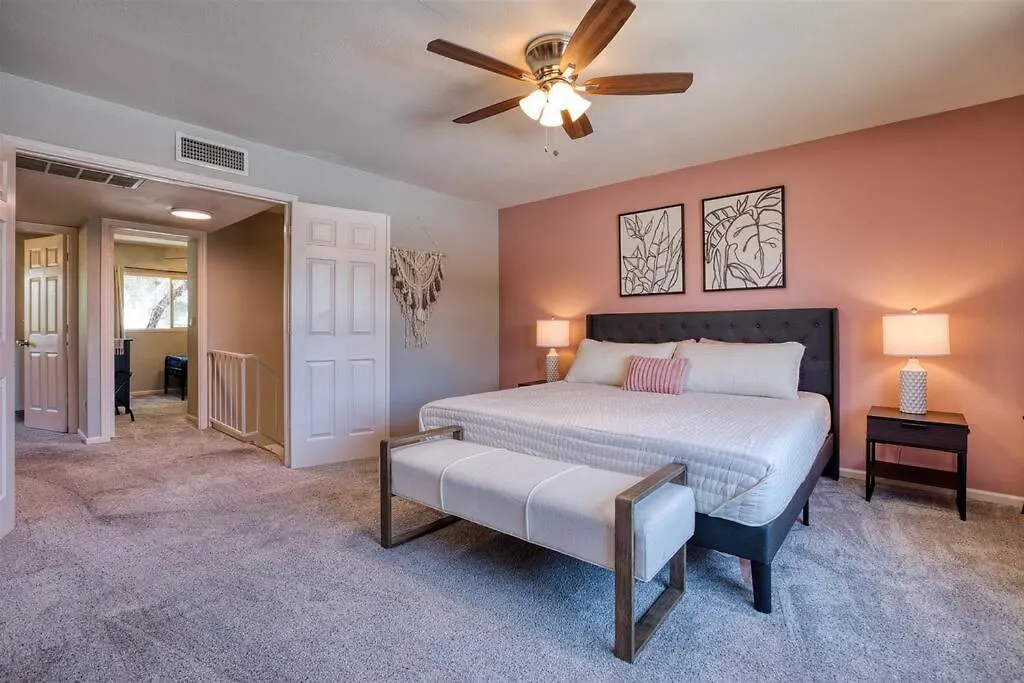 Apartmán Scott Casa - Walkable To Old Town Scottsdale, Vibrant Space, Inviting Patio!