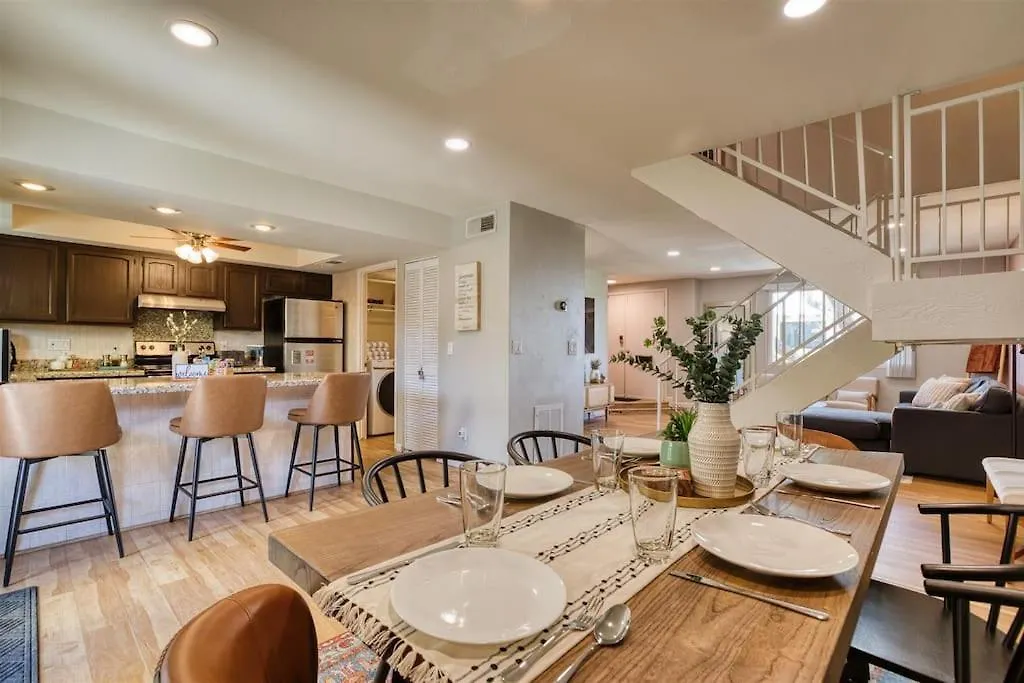 Scott Casa - Walkable To Old Town Scottsdale, Vibrant Space, Inviting Patio!